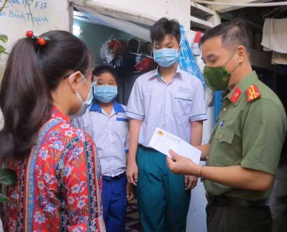 “Triệu túi an ninh” sưởi ấm tình người -0
