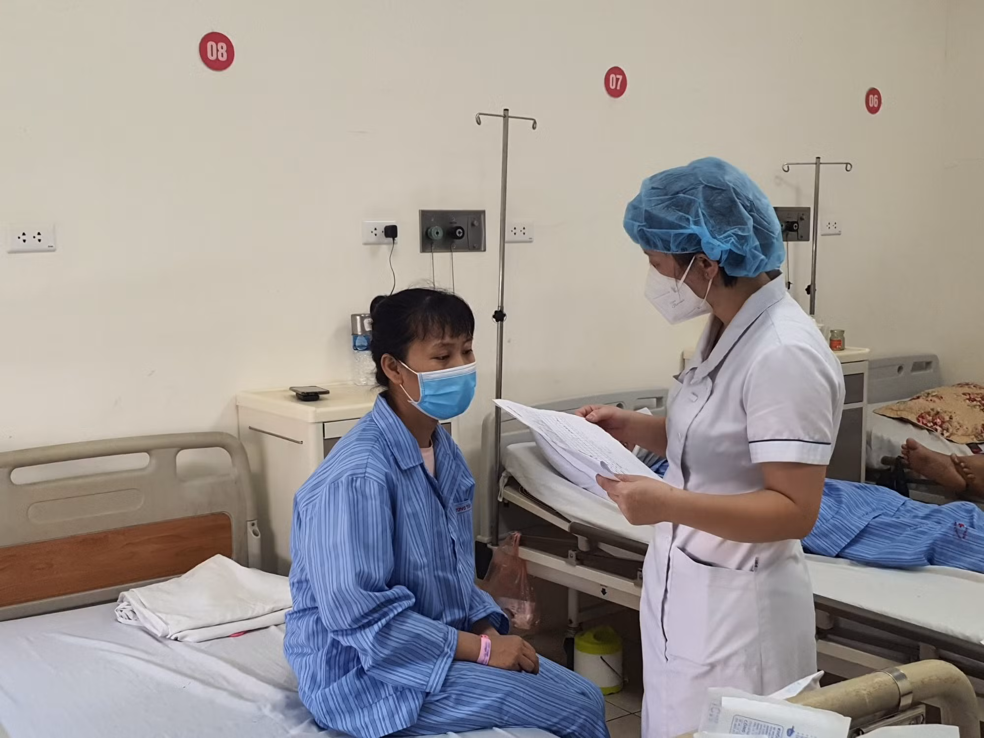 Phẫu thuật nội soi tuyến giáp qua đường miệng cho người bệnh ung thư -0