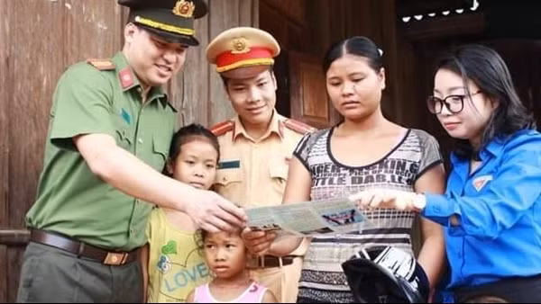 Tăng cường đấu tranh phòng, chống mua bán người trên không gian mạng ảnh 9