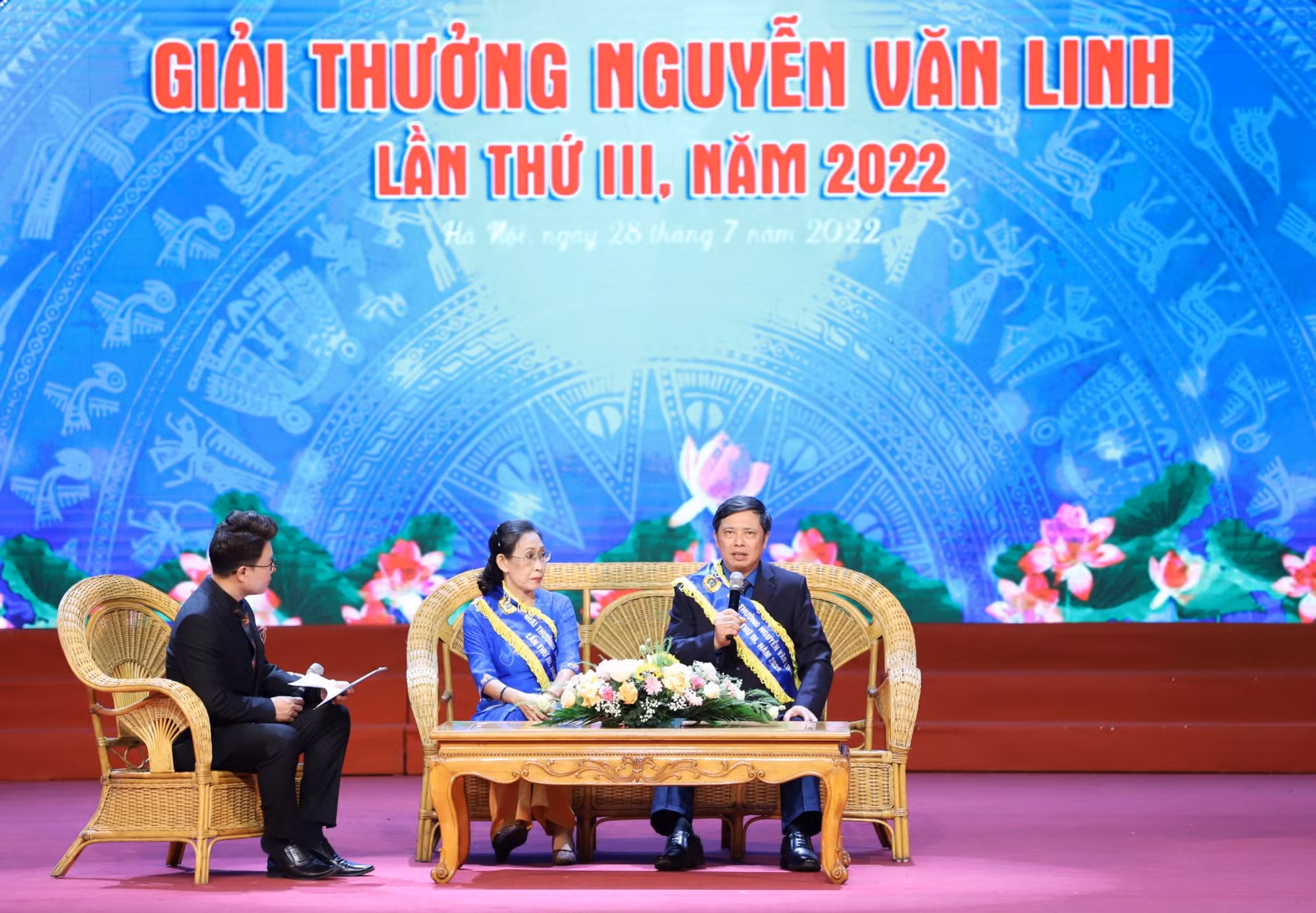 10 cán bộ công đoàn tiêu biểu được trao tặng Giải thưởng Nguyễn Văn Linh lần thứ III - năm 2022 -0