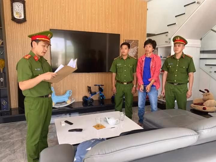 Bắt tạm giam đối tượng sử dụng giấy tờ giả để lừa đảo chiếm đoạt 1,4 tỷ đồng -0