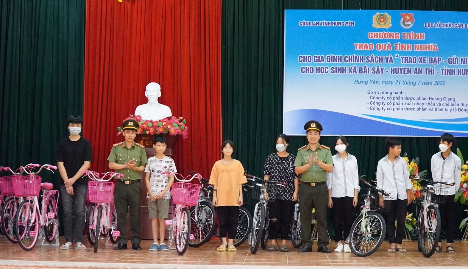 Đoàn viên thanh niên CAND hăng hái với các hoạt động “Tháng 7 tri ân” -0