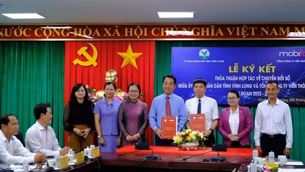 MobiFone ký kết thoả thuận hợp tác chiến lược về chuyển đổi số với UBND tỉnh Vĩnh Long