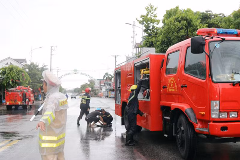 Kịp thời ngăn chặn đám cháy tại xưởng may ở Hà Tĩnh -0