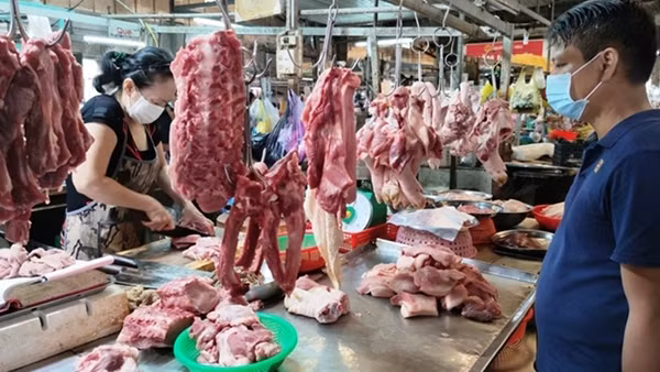 Phó Thủ tướng yêu cầu thực hiện ngay biện pháp bình ổn giá thịt lợn