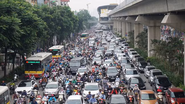 Hà Nội: Từ 6/8, phân làn cứng tách ô tô, xe máy trên đường Nguyễn Trãi -0