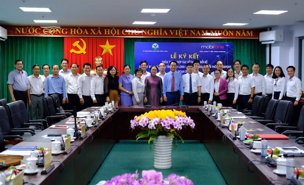 MobiFone ký kết thoả thuận hợp tác chiến lược về chuyển đổi số với UBND tỉnh Vĩnh Long -3