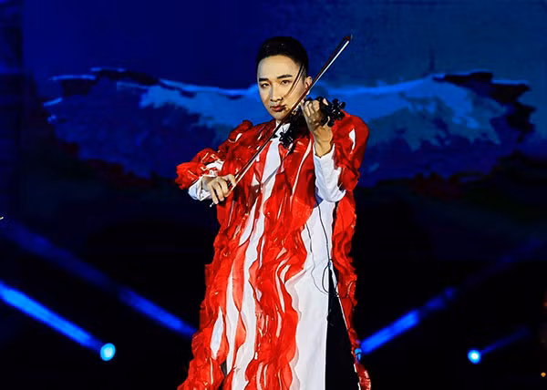 Nghệ sĩ violin Hoàng Bob: Kẻ độc hành -0