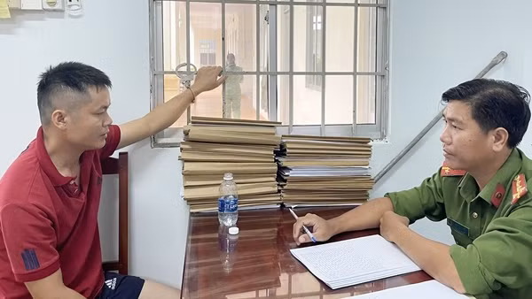 Truy tìm đối tượng liên quan cái chết của cô gái trẻ trong phòng trọ ảnh 2