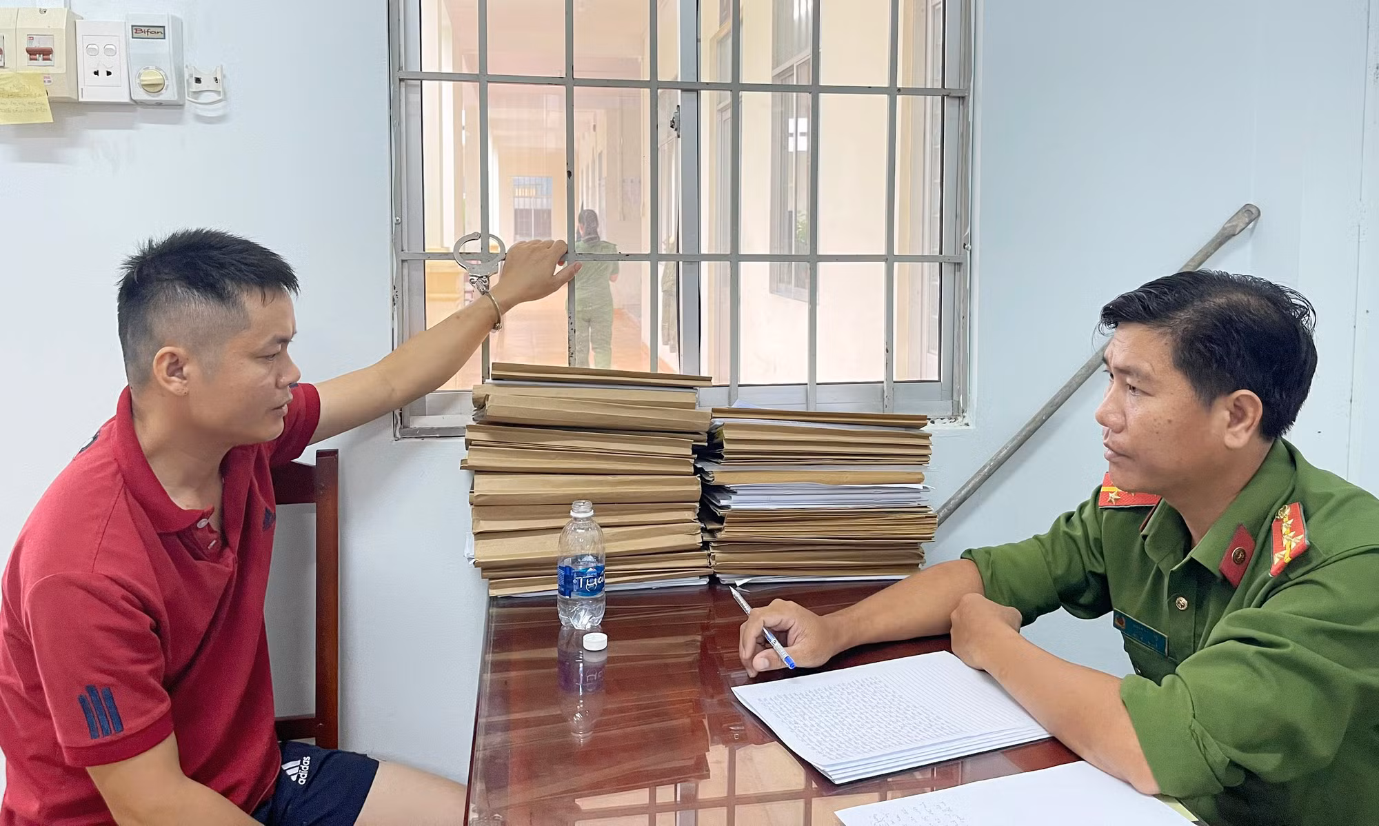Chồng sát hại vợ và con trai rồi gọi điện Công an đầu thú -0