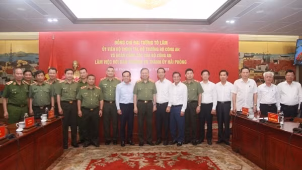 Đoàn công tác Bộ Công an làm việc với Thường vụ Thành ủy Hải Phòng