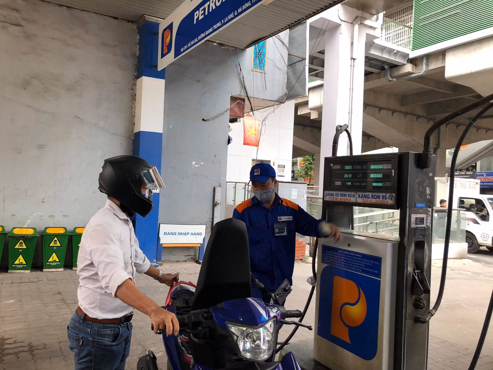 Giá xăng dầu giảm mạnh -0
