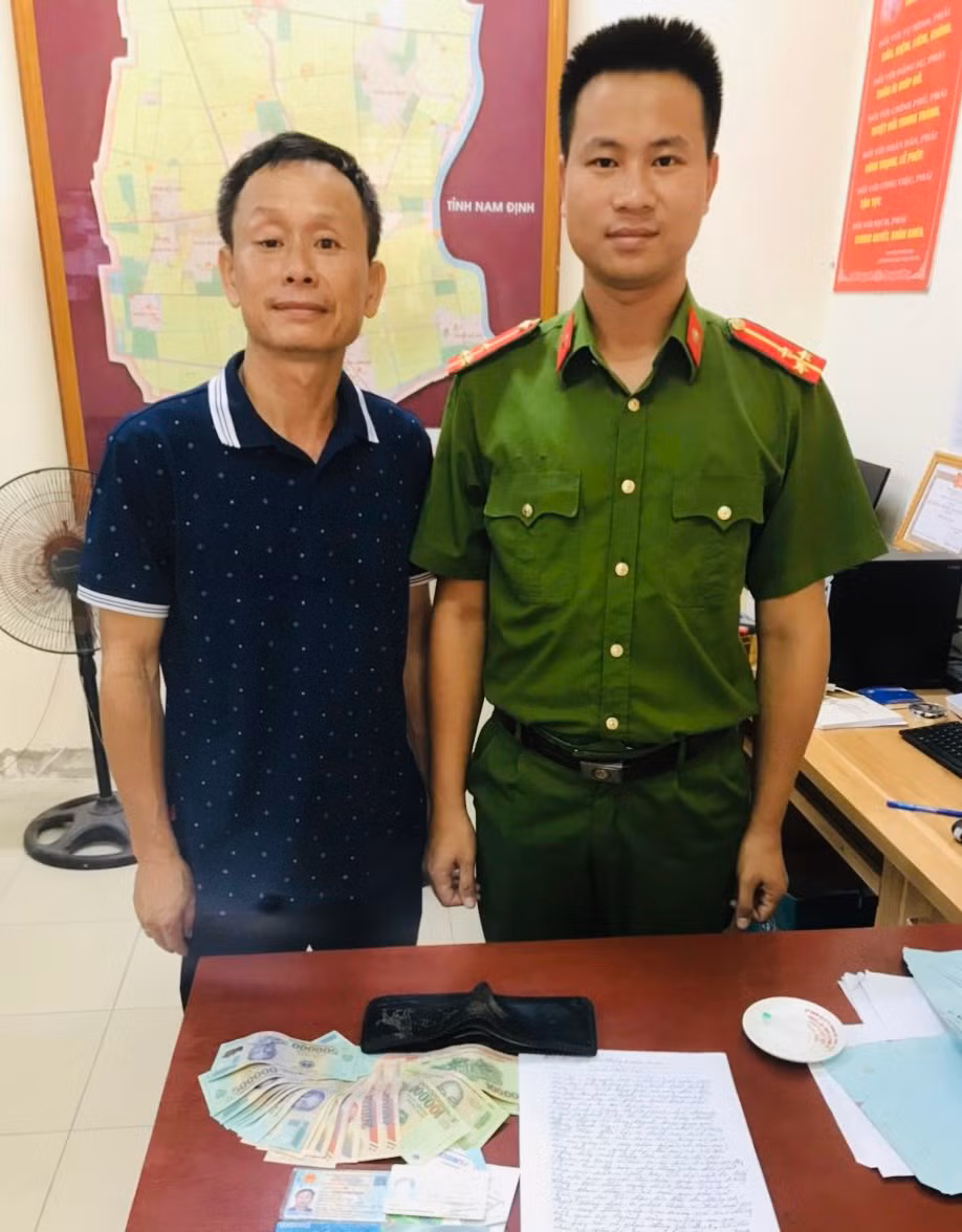 Trả lại ví cho người đánh rơi -0
