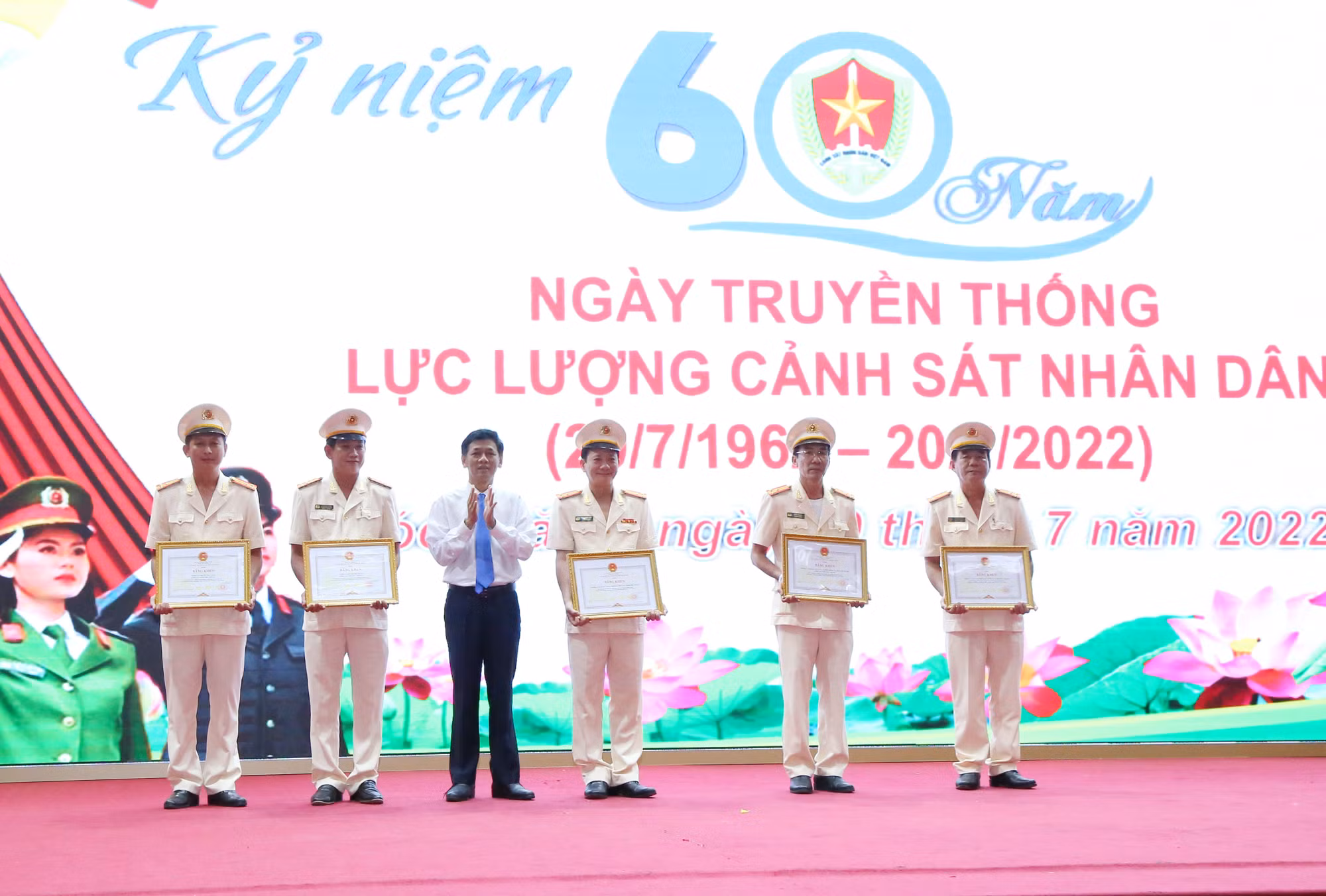Công an tỉnh Sóc Trăng kỷ niệm 60 năm Ngày truyền thống lực lượng Cảnh sát nhân dân -0