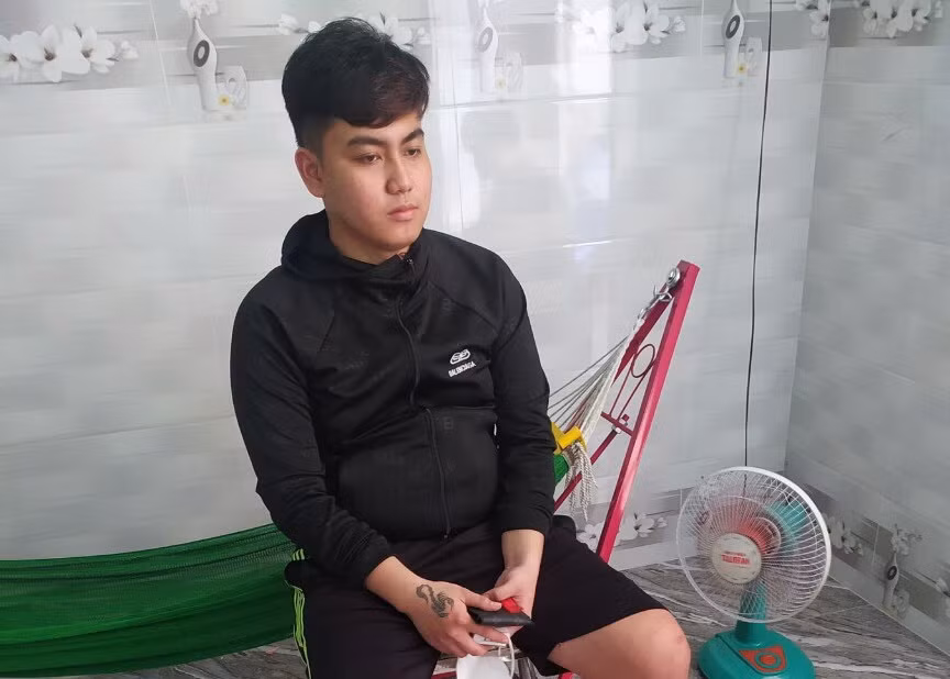  Vượt gần 600 km, đấu tranh khám phá “xưởng” sản xuất giấy tờ giả. -1