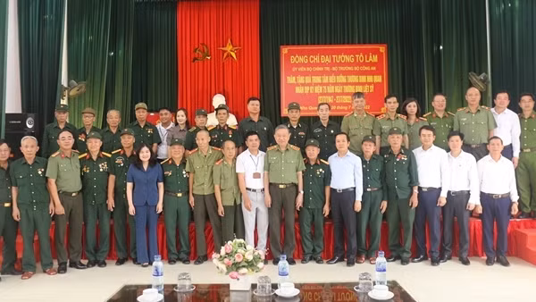Xúc động chuyện đám cưới 2 liệt sĩ ảnh 4