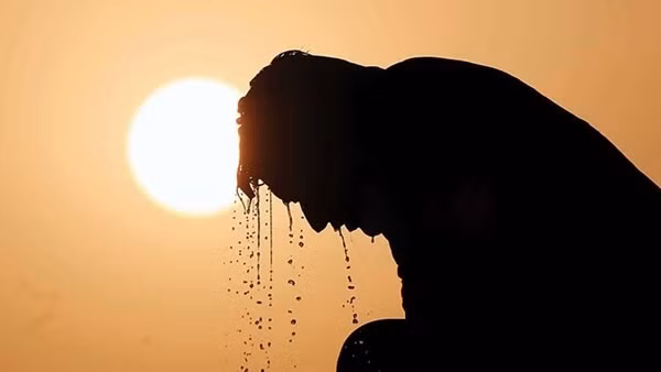 Miền Bắc chuyển mưa to, Trung Bộ vẫn nắng nóng ảnh 2