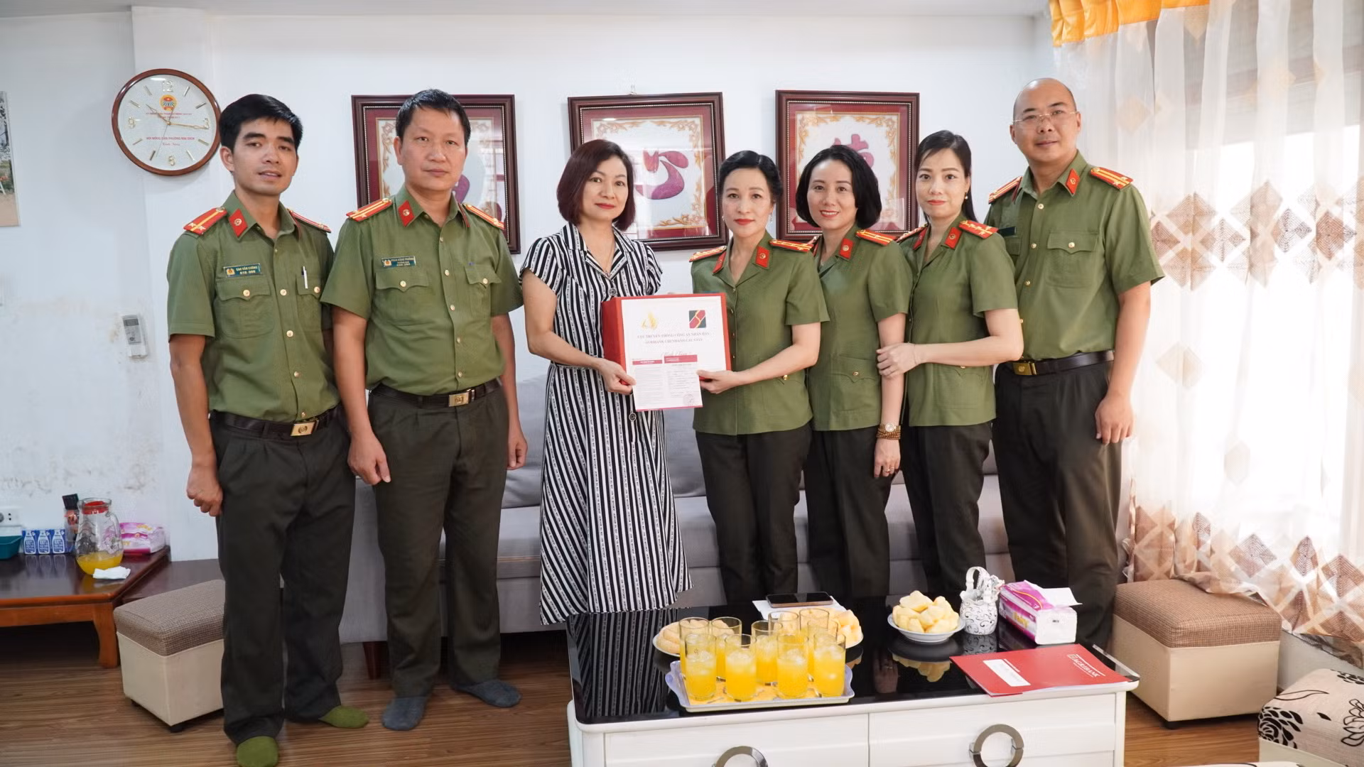 Lãnh đạo Cục Truyền thông CAND thăm hỏi gia đình liệt sĩ -0