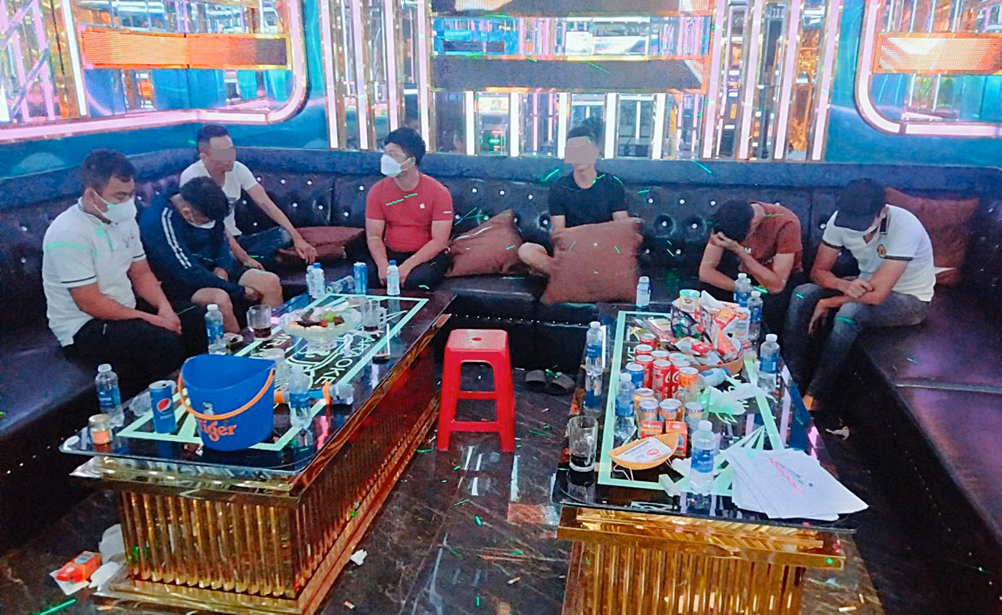 Phát hiện 28 đối tượng dương tính với ma túy trong quán karaoke Mr. Rìn -0