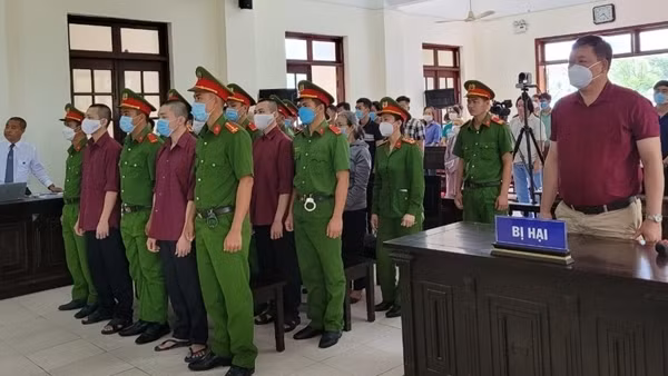 Bị cáo Lê Tùng Vân: "Chỉ mấy clip ăn thua gì"!