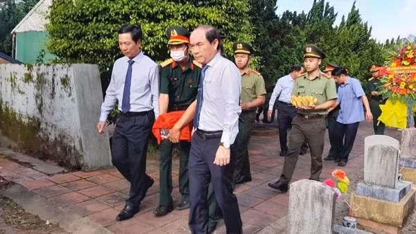 Trang trọng lễ truy điệu, an táng 5 hài cốt liệt sĩ ở Quảng Trị