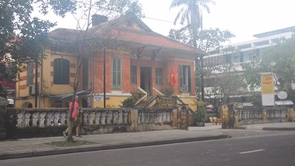 Hàng chục hộ dân sống tạm trong khu vực lăng vua Dục Đức mong được di dời ảnh 2