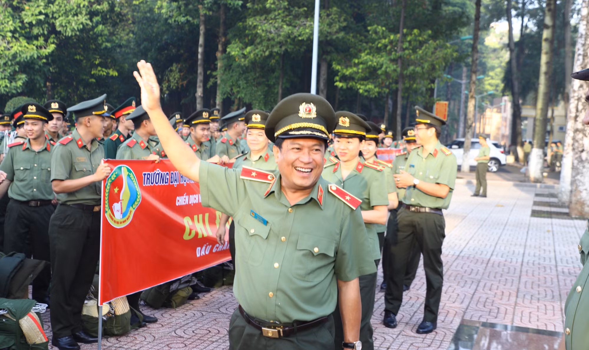 Gần 300 cán bộ, giảng viên và học viên ANND “3 cùng” với người dân -0