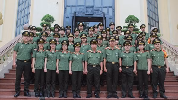 Cụm thi đua số 1 dâng hương, tưởng niệm Chủ tịch Hồ Chí Minh và các liệt sĩ CAND