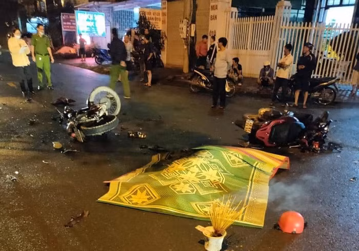 Xe máy tông nhau khiến 2 người tử vong -0