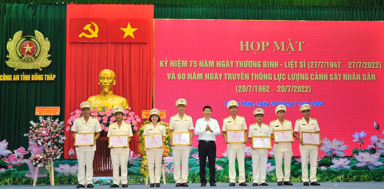 Công an Đồng Tháp kỷ niệm 60 năm ngày truyền thống lực lượng CSND -2
