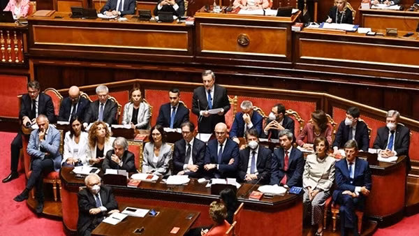 Chính trường Italy chao đảo, châu Âu “đứng ngồi không yên”
