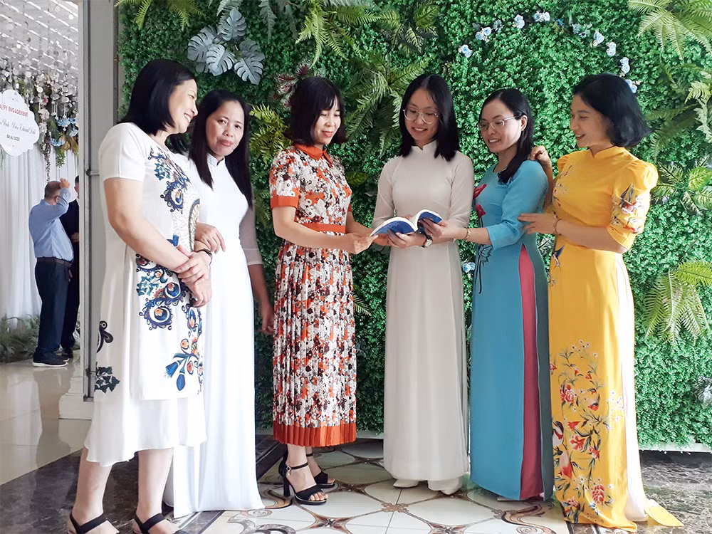 Những cô giáo được nhiều người biết đến nhờ văn chương -0