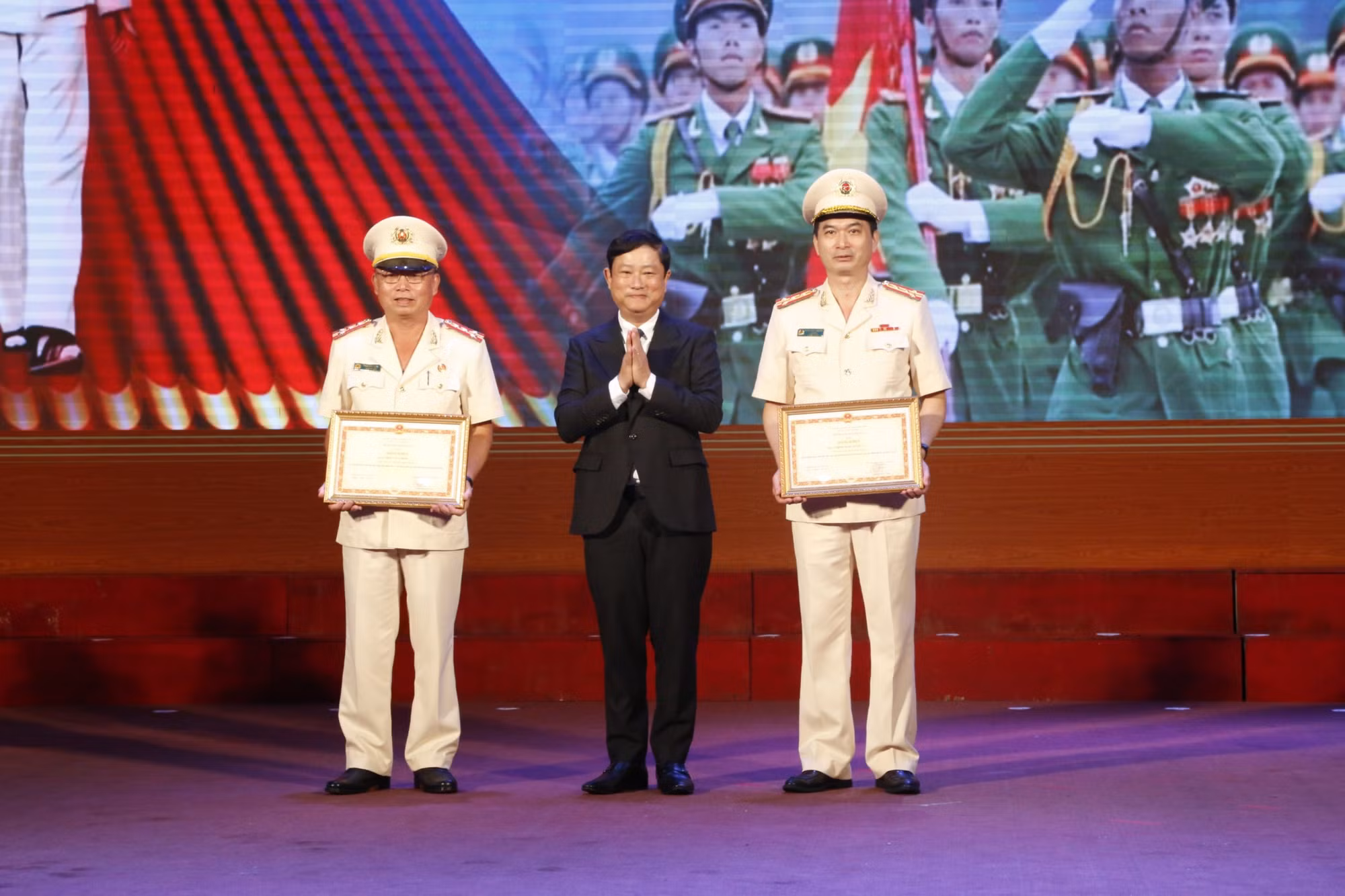Lực lượng cảnh sát Công an tỉnh Bình Dương khám phá hàng trăm băng nhóm tội phạm đặc biệt nguy hiểm -0