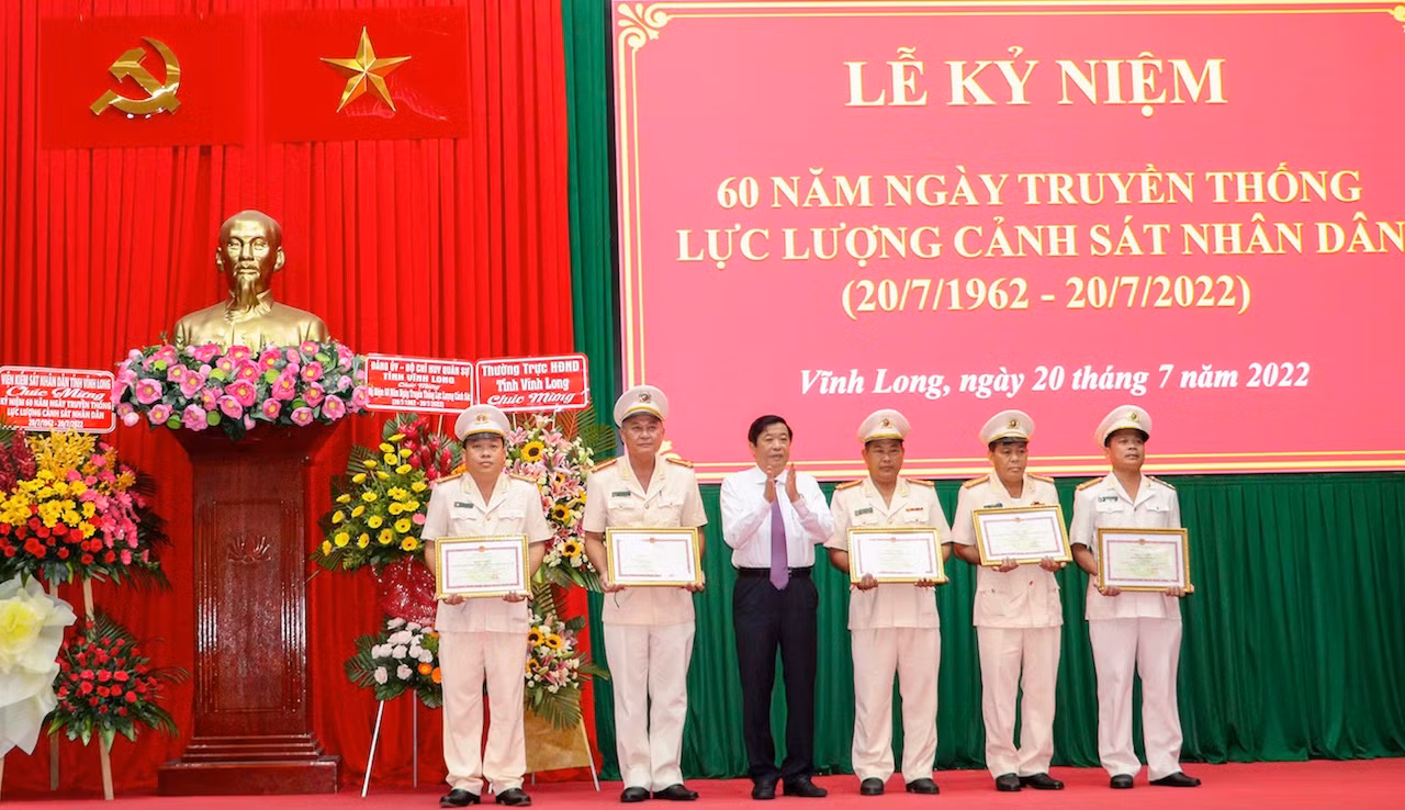 trao khen n.jpg -0
