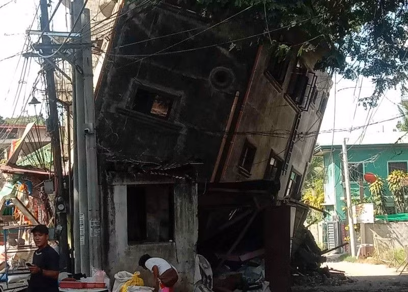 Cảnh tượng kinh hoàng sau động đất mạnh hiếm thấy tại Philippines -0