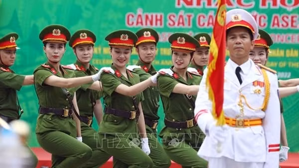 Thứ trưởng Lê Quốc Hùng thăm các gia đình có công với nước ảnh 4
