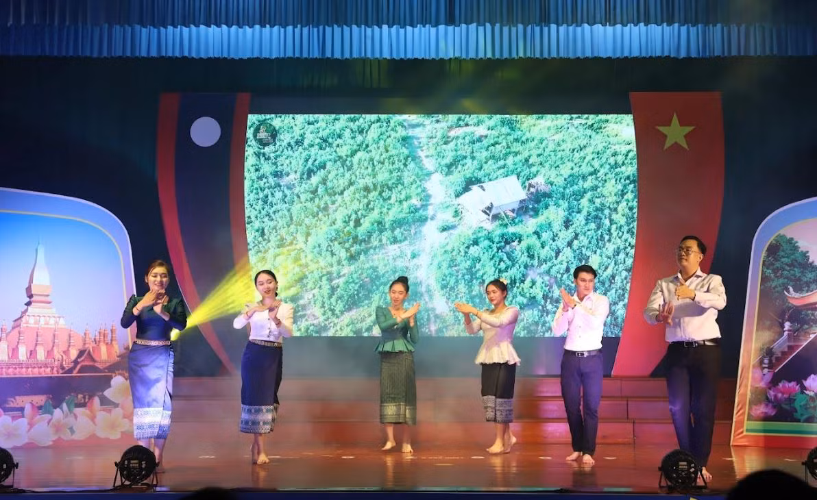 Đặc sắc chương trình giao lưu văn nghệ Việt Nam - Lào -0