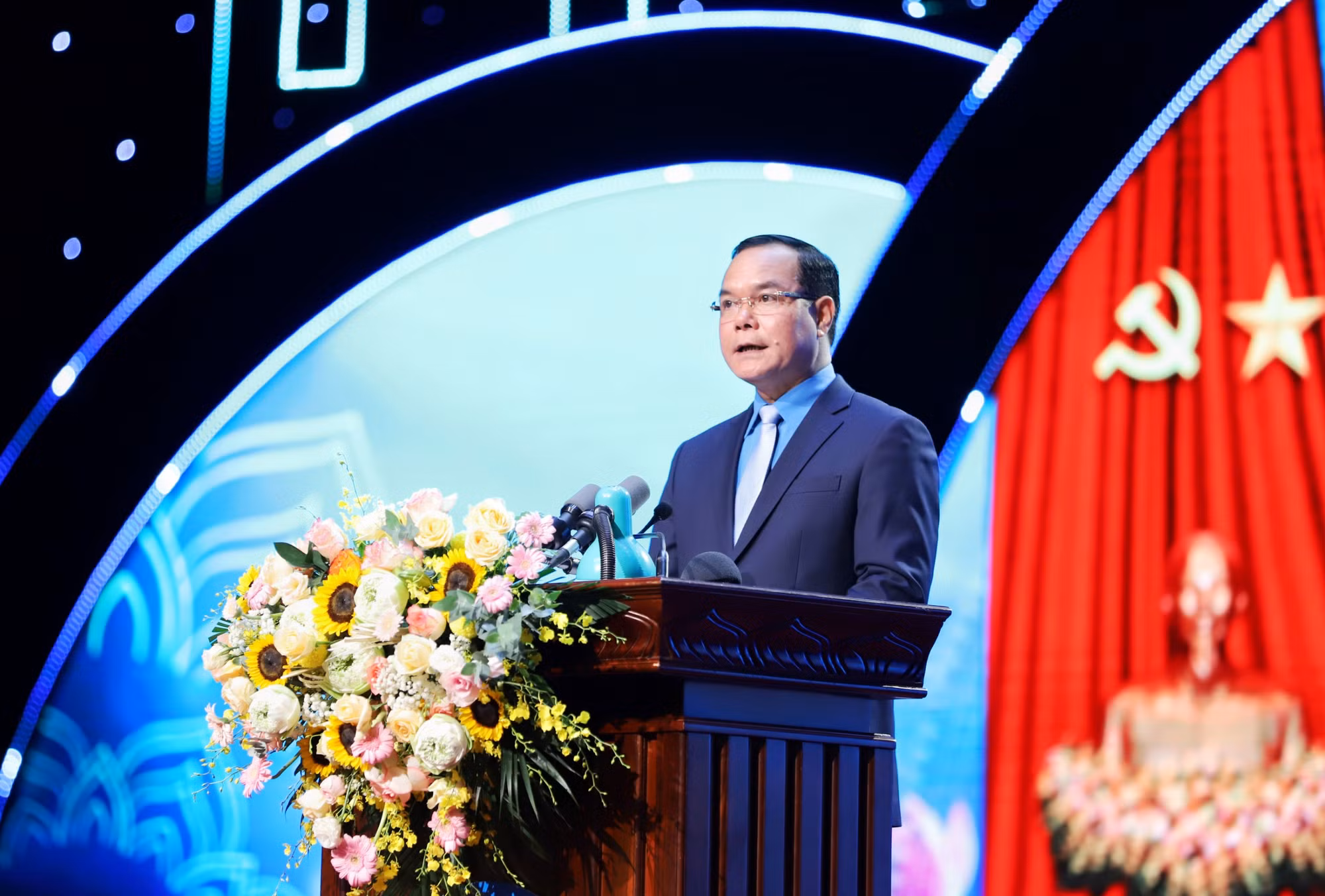 10 cán bộ công đoàn tiêu biểu được trao tặng Giải thưởng Nguyễn Văn Linh lần thứ III - năm 2022 -0