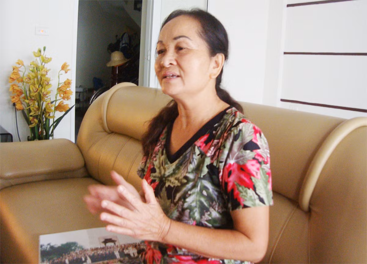 Vàng lá hồn nhau gió trắng đường -0