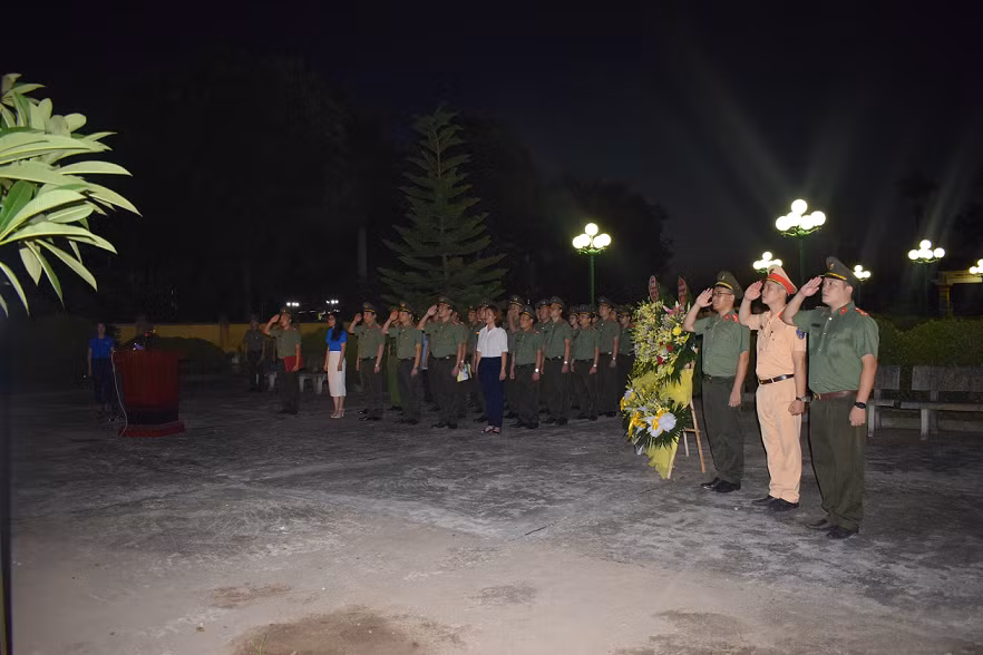 Cục Quản lý xây dựng và doanh trại trao quà tình nghĩa tại Hưng Yên - 0