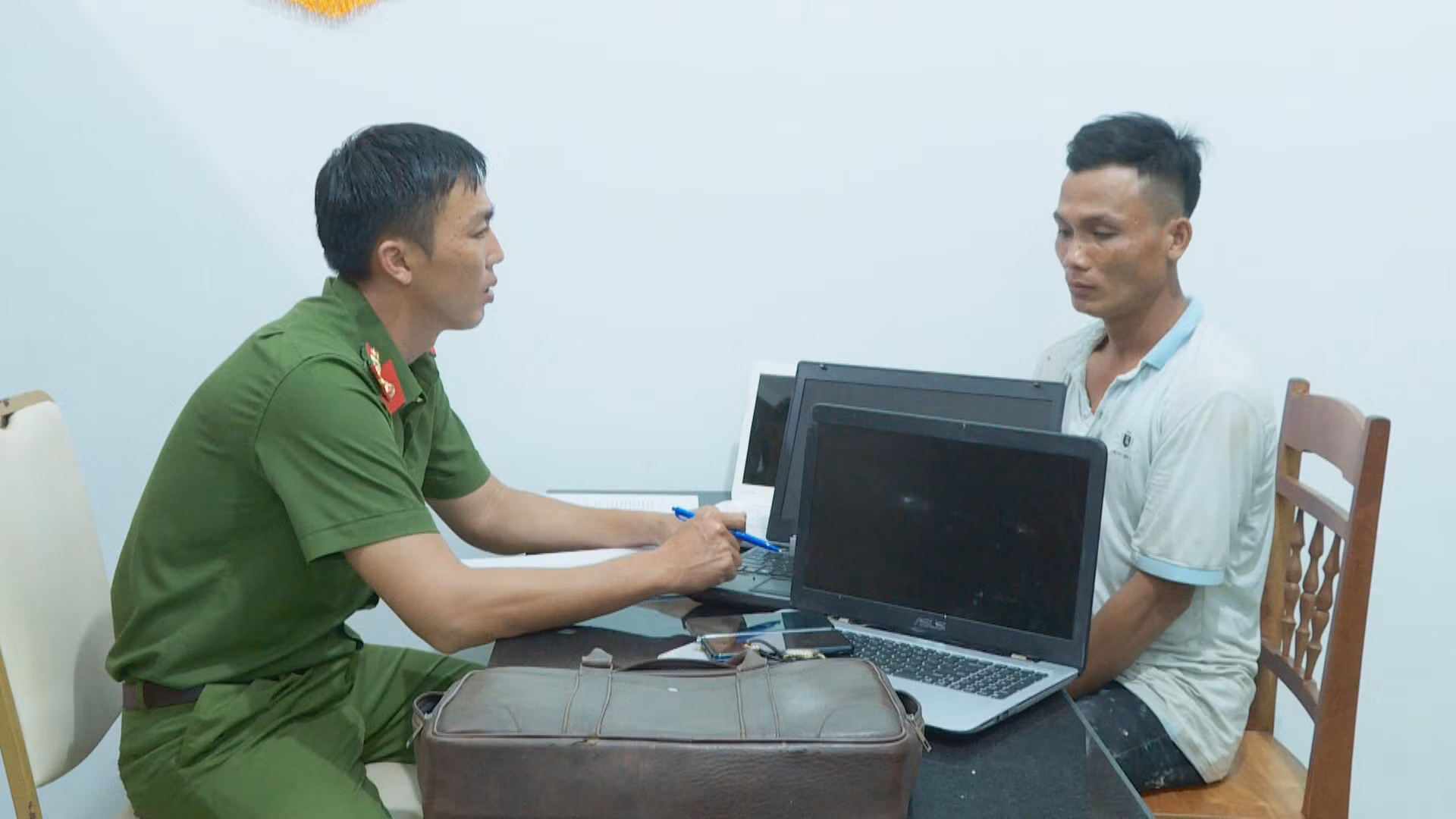 Gã thợ sơn liên tiếp đột nhập nhà gia chủ trộm tài sản -0