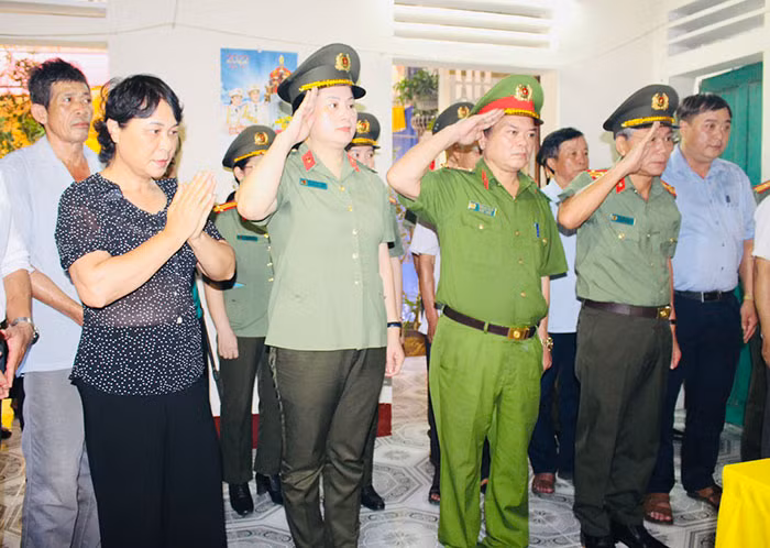 Điều Diệu kỳ đến muộn với người vợ liệt sĩ Công an -0