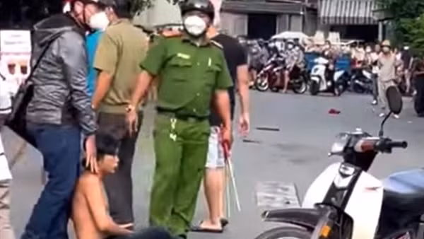 Hai tên cướp bị tóm vì xe bất ngờ đứt xích ảnh 2