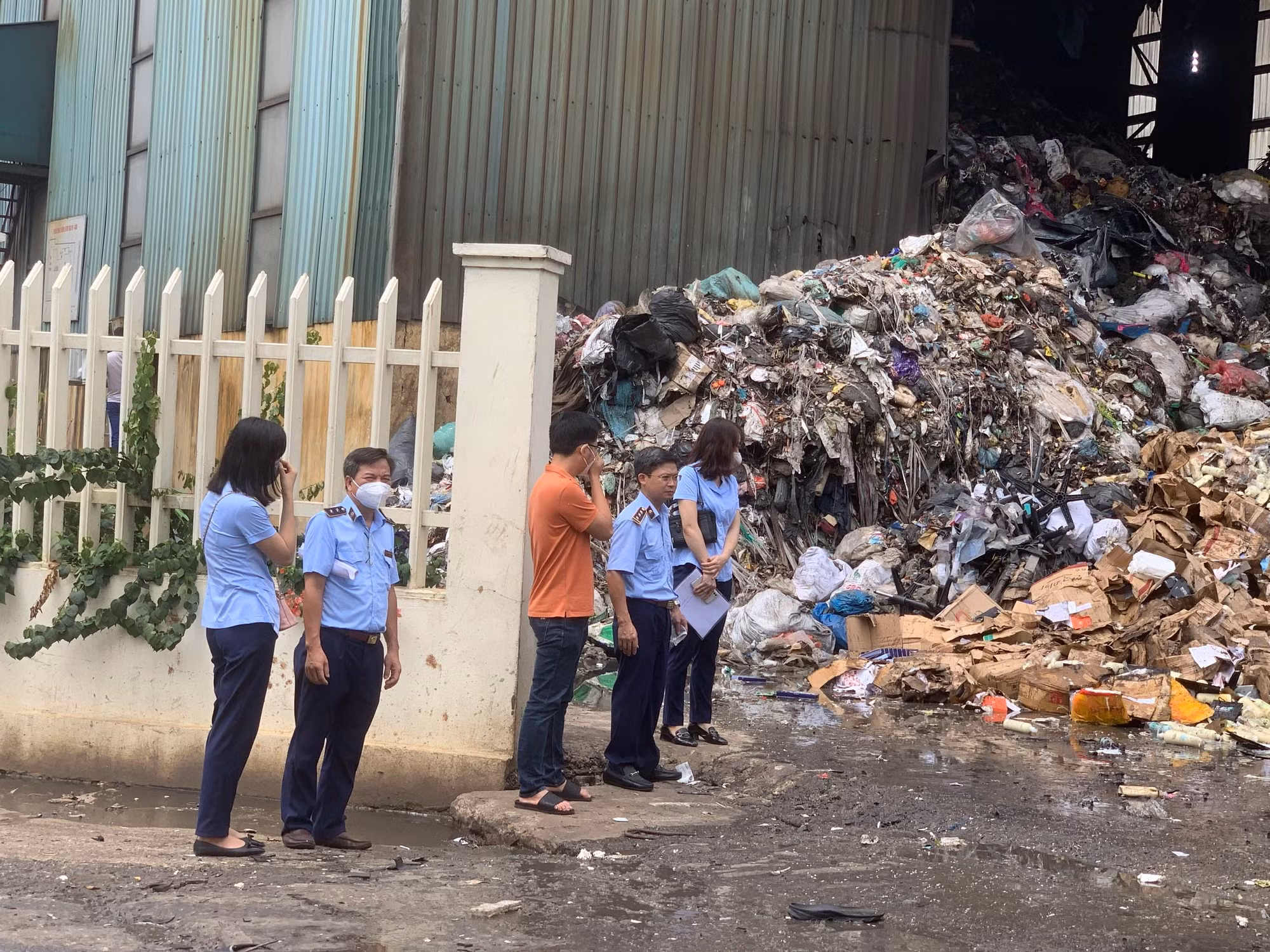 Tiêu hủy gần 8 tấn mỹ phẩm nhập lậu, trị giá hơn 2,4 tỷ đồng -0