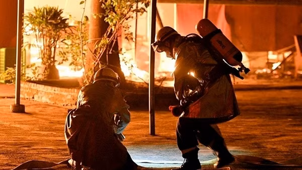 Cháy nhà hàng Bò tơ trên đường Lê Đức Thọ, Hà Nội