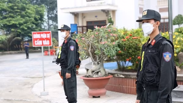 Ngày thứ hai xử vụ "Tịnh thất bồng lai", bị cáo Lê Tùng Vân lại cáo vắng ảnh 3