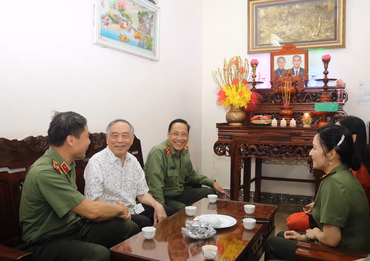 Cụm Thi đua số 7 khối cơ quan Bộ Công an tổ chức về nguồn tại Cà Mau -2