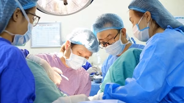 Những cuộc phẫu thuật “làm lại cuộc đời”