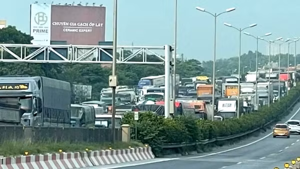 2 phụ nữ tử vong, 1 cháu bé bị thương nặng sau va chạm với xe bán tải ảnh 3