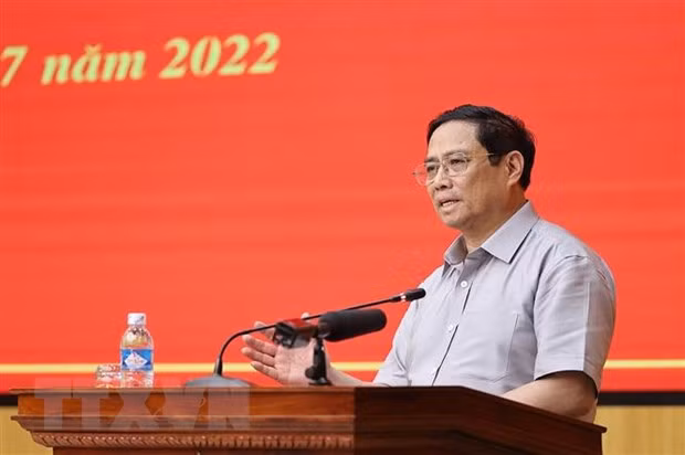 Thủ tướng Phạm Minh Chính phát biểu động viên cán bộ, chiến sĩ Bộ Tư lệnh Quân khu 4. (Ảnh: Dương Giang/TTXVN)